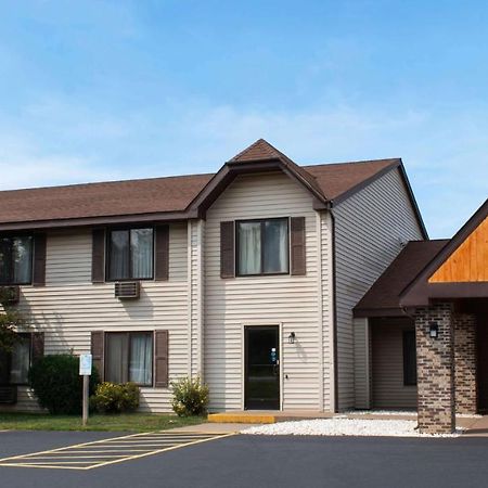 Magnuson Hotel Country Inn Ishpeming Bagian luar foto