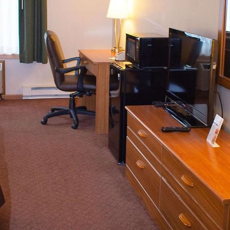 Magnuson Hotel Country Inn Ishpeming Bagian luar foto
