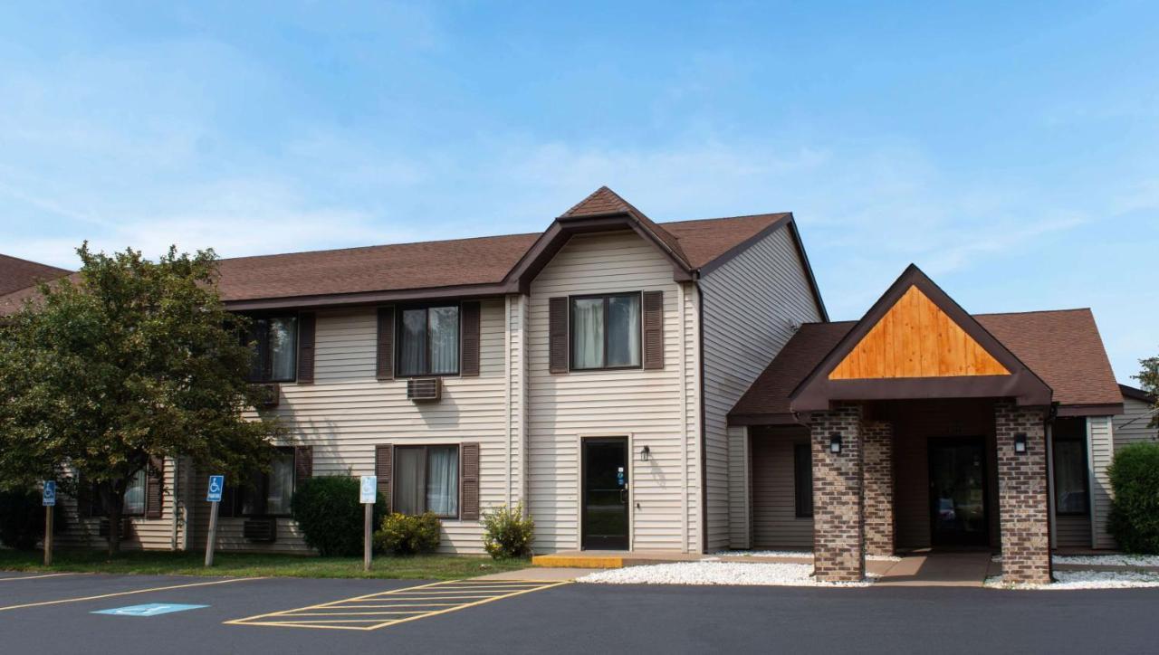 Magnuson Hotel Country Inn Ishpeming Bagian luar foto