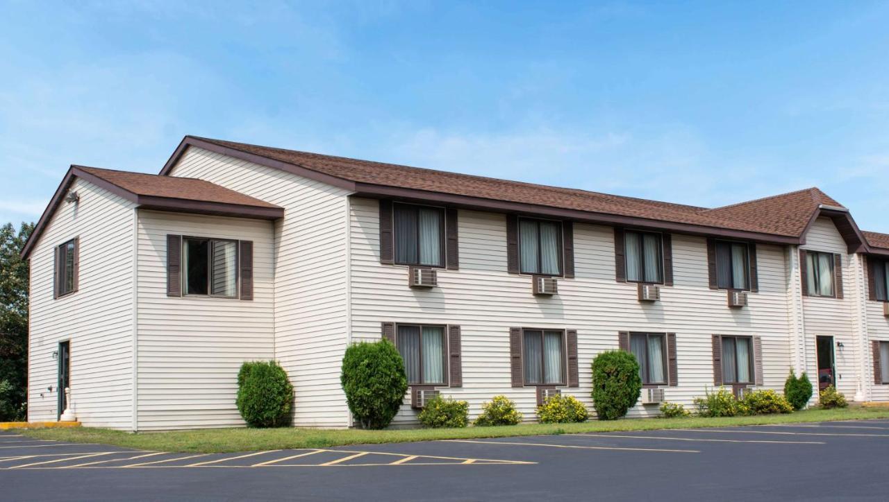 Magnuson Hotel Country Inn Ishpeming Bagian luar foto