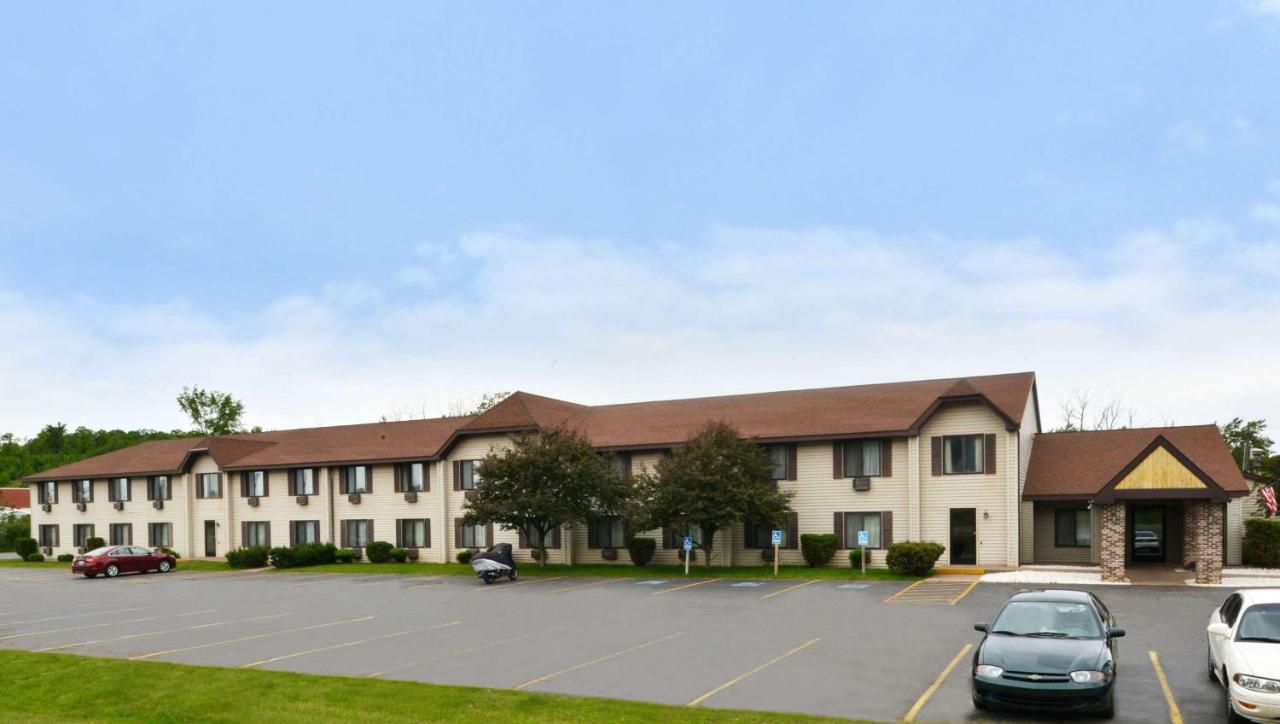 Magnuson Hotel Country Inn Ishpeming Bagian luar foto