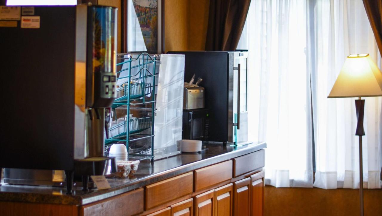 Magnuson Hotel Country Inn Ishpeming Bagian luar foto