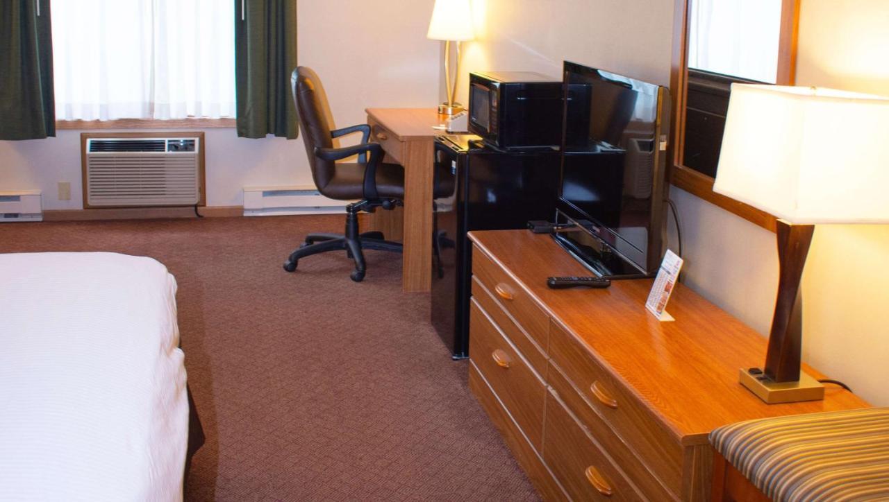 Magnuson Hotel Country Inn Ishpeming Bagian luar foto