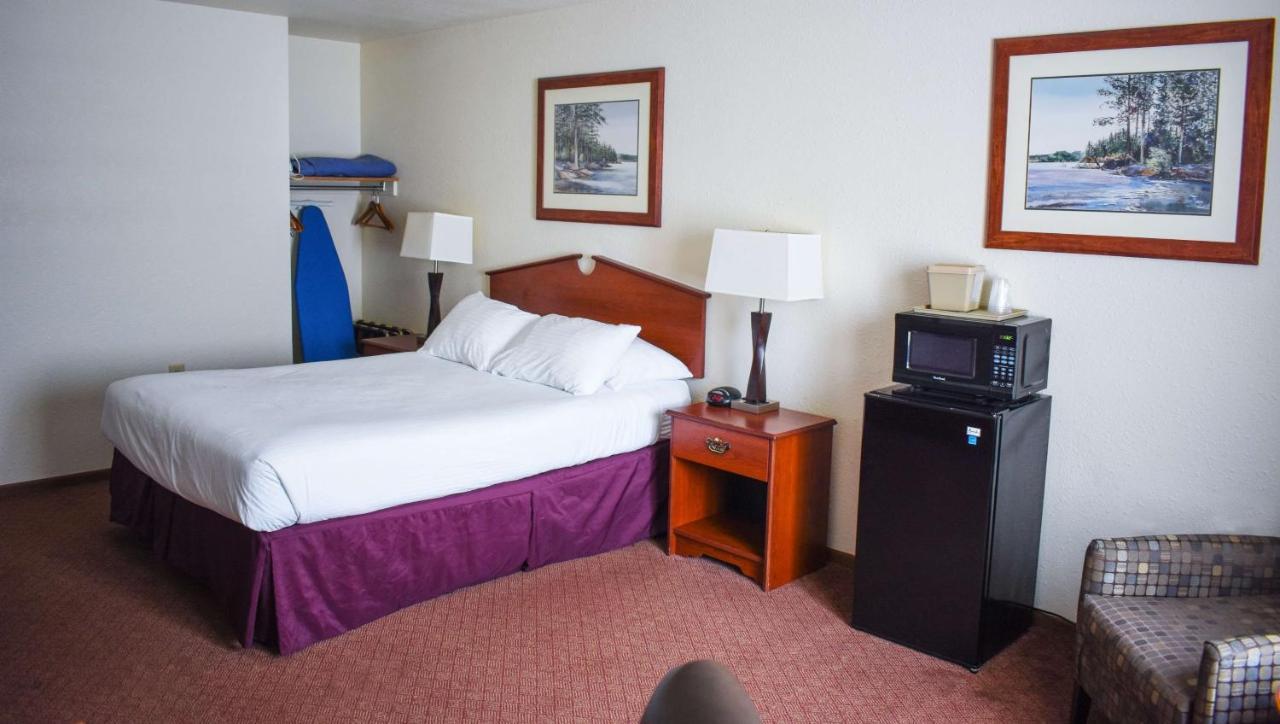 Magnuson Hotel Country Inn Ishpeming Bagian luar foto